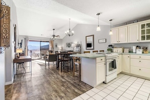 Condo, Multiple Beds, Pool Access, Mountain View (Grand View at the Pointe ) | Private kitchen