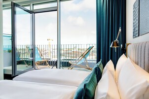 In-room safe, soundproofing, iron/ironing board, free WiFi