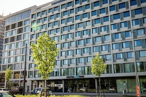 Property entrance - Motel One Karlsruhe (Karlsruhe)