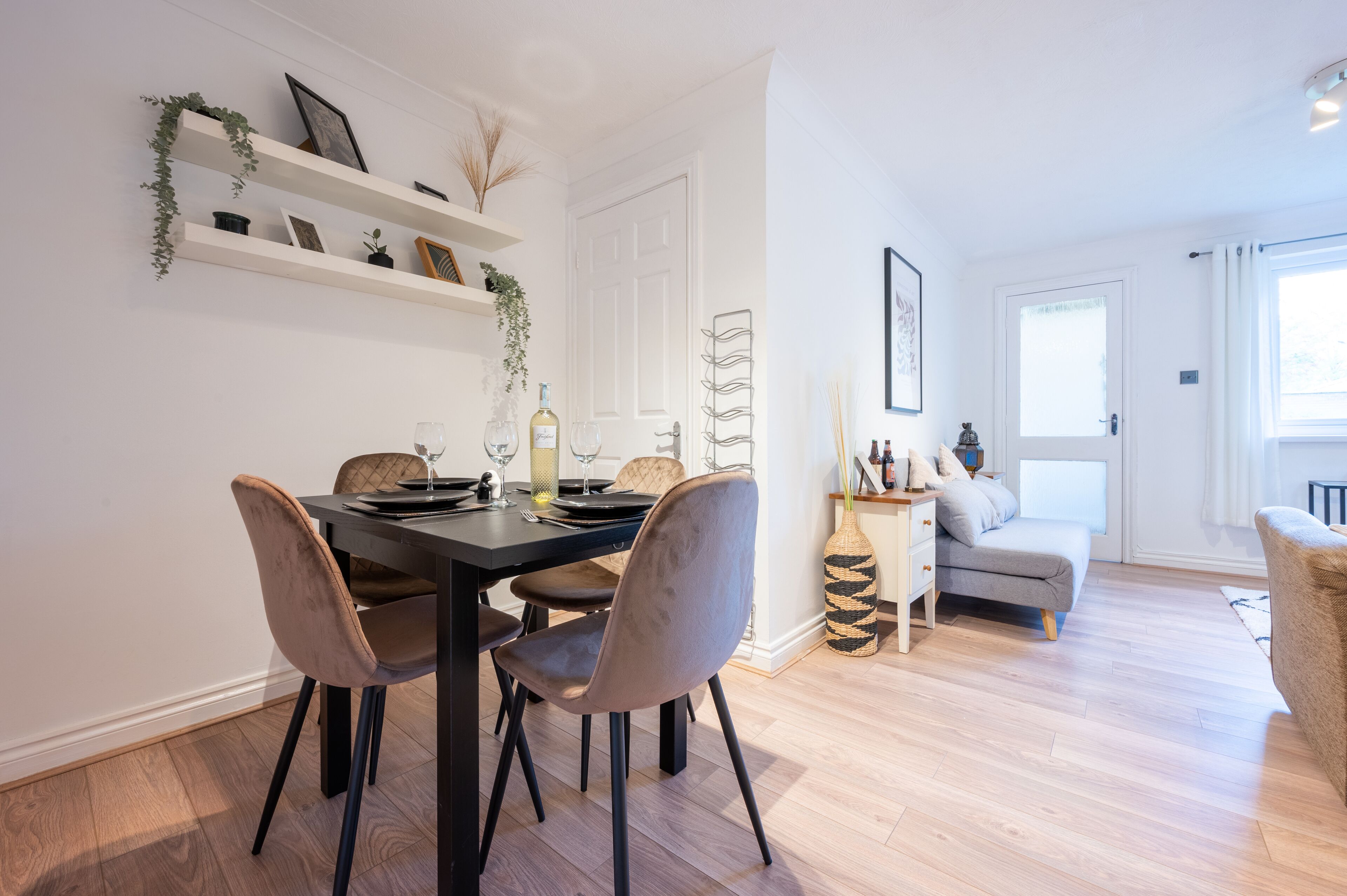 ثلاجة، ميكروويف، فرن، موقد طهي مسطح