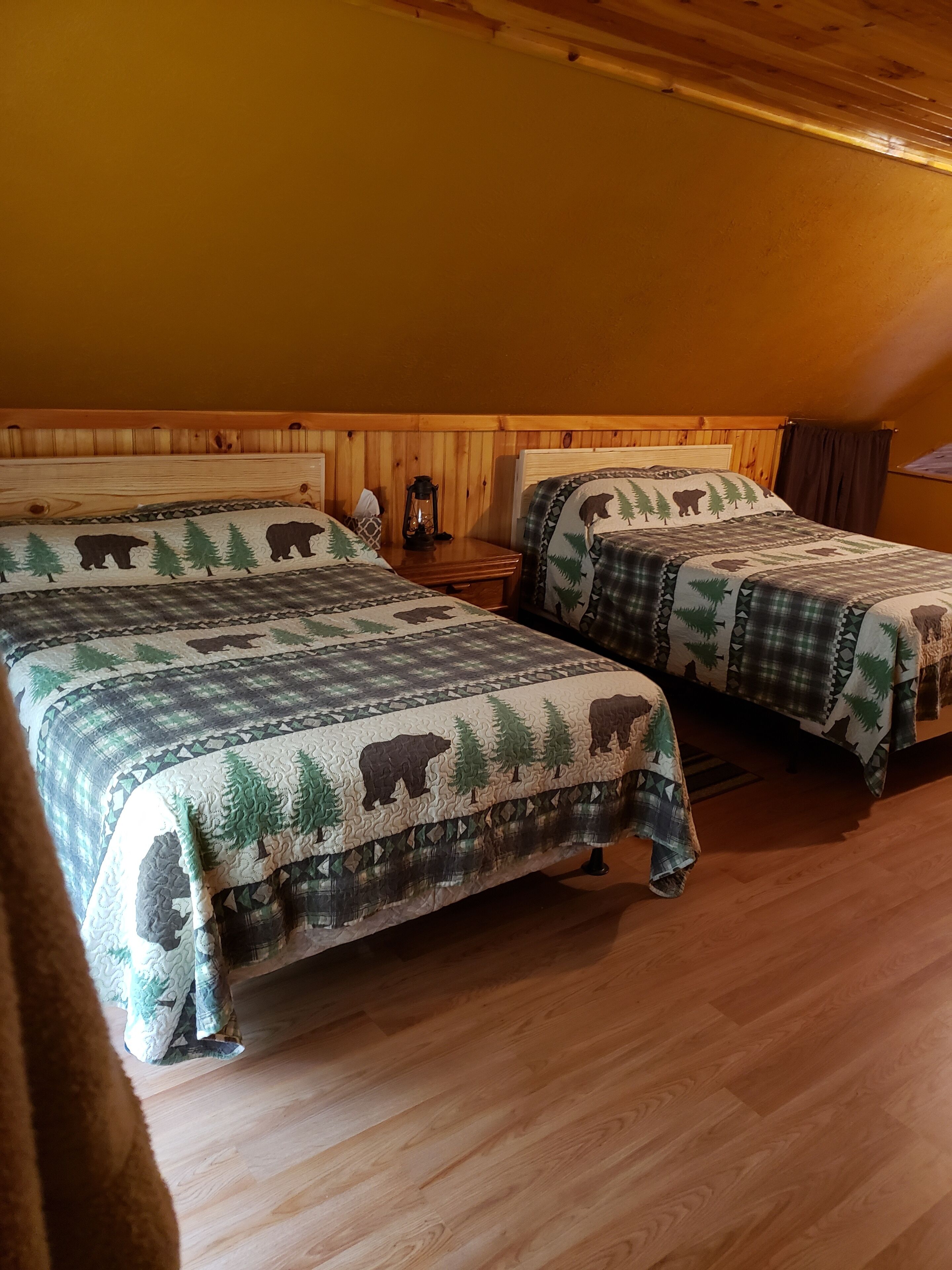 3 dormitoris, escriptori, planxa i posts de planxar i wifi gratuïta 