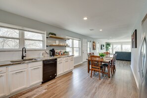 Refrigerador, microondas, parrilla de estufa y lavavajillas 