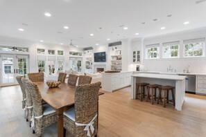 獨棟房屋, 多張床, 按摩浴缸 | 用餐區