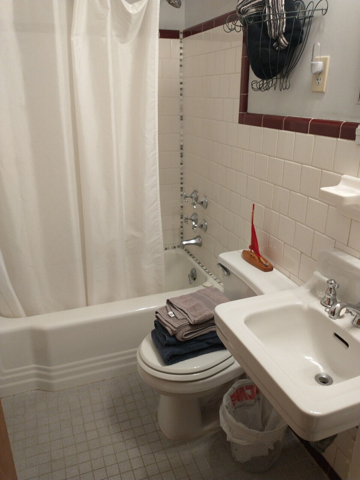 A bathroom with a bathtub, toilet, and sink.