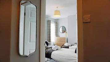 3 bedrooms, desk, iron/ironing board, travel cot