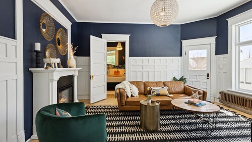 Updated Apt - Close to everything!