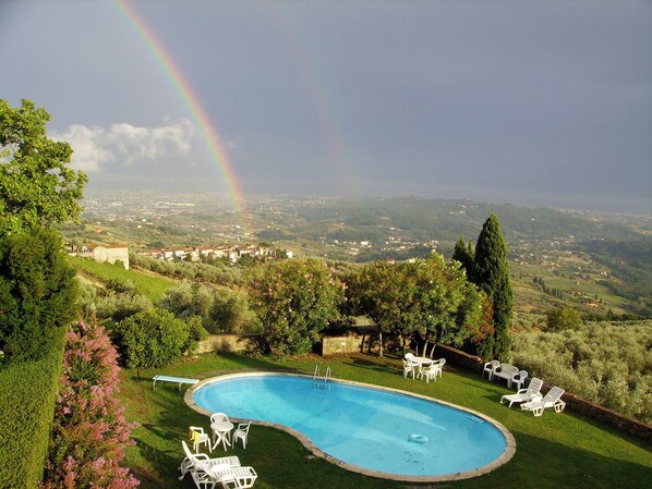 Pool - The Bio Farm at High Altitude in Lucca - Schenetti (Petrognano)
