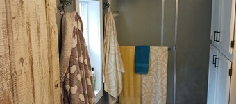 Cozy 1 Bedroom Home just a quick drive or walk to downtown.