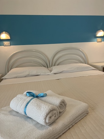 Bed sheets. Hotel Serafini Rimini