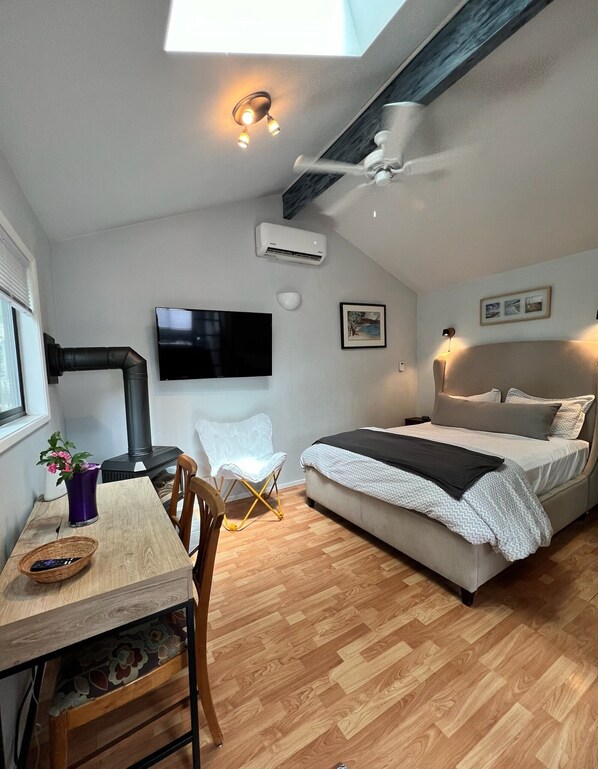 1 bedroom, in-room safe, desk, WiFi - Sage Ashland Cottage (Ashland)