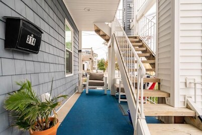 Wildwood Beach Block! Off Street Parking! 45 Second Walk to the Beach/Boardwalk!