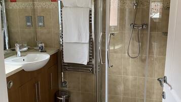 風筒、提供毛巾、番梘、洗頭水