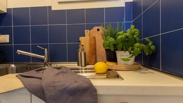 Kylskåp, ugn, spishäll och diskmaskin