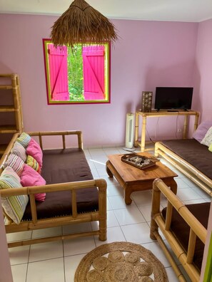TV - Roucou - Charming Creole cottage 2 steps from the sea (Sainte-Anne)