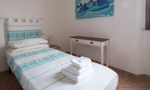 2 bedrooms, iron/ironing board, bed sheets