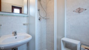 Bruser, bidet, håndklæder