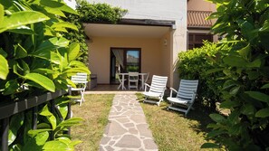 Terrace/patio - Il Bouquet - Two Bedroom Apartment, Sleeps 4 (Monte Petrosu)