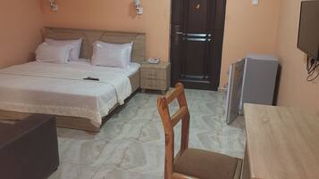 Basic Double Room | Bathroom | Towels