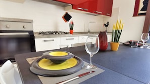 Fridge, oven, stovetop, dishwasher