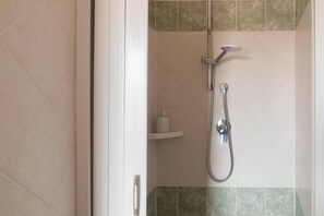 Shower, hair dryer, bidet, towels - Nido Blu Tortolì | Terrace, Hammock & Park (Tortoli)