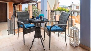 Outdoor dining - Nido Blu Tortolì | Terrace, Hammock & Park (Tortoli)