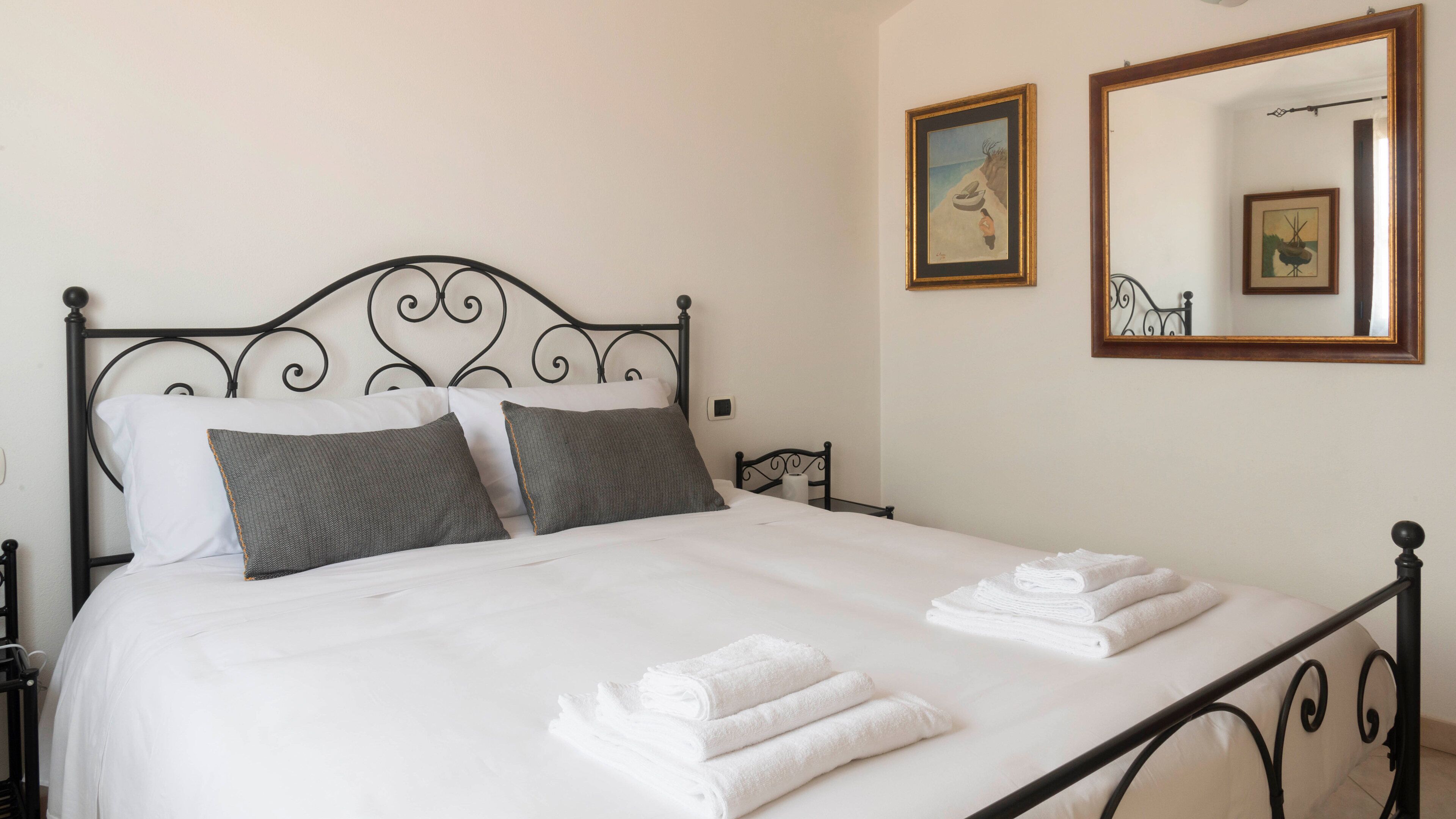 1 bedroom, iron/ironing board, bed sheets