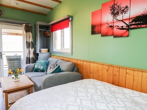 1 kamar tidur dan didekorasi berbeda-beda