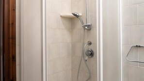 Shower, hair dryer, bidet, towels - Casa della Luna - One Bedroom Apartment, Sleeps 3 (Agrustos)
