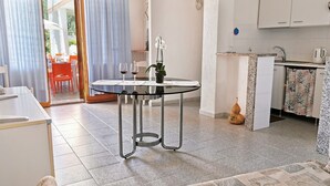 A modern kitchen with white cabinets, a marble countertop, and a sink. - La Casa Di Rita - A - Sa Capannizza (Muriscuvò)