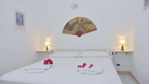 2 bedrooms, iron/ironing board, bed sheets