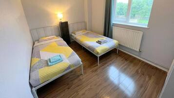 Apartment | 2 bedrooms, iron/ironing board, free WiFi, bed sheets