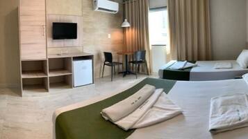 Minibar, wifi gratis y ropa de cama