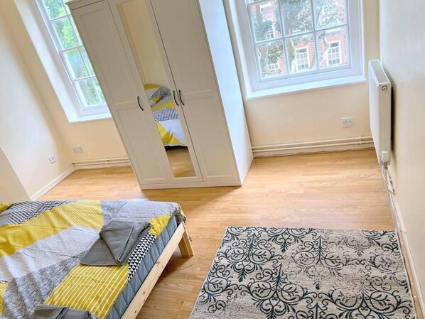 2 habitaciones, tabla de planchar con plancha y wifi gratis 