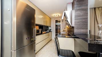 Appartement | Cuisine privée | Réfrigérateur, micro-ondes, four, plaque de cuisson