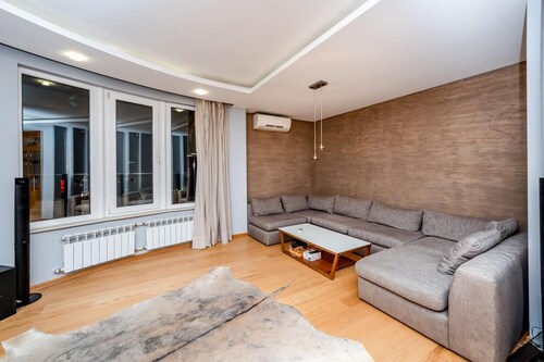 Sofia Luxury 3-bed Penthouse Apartment, Sleeps 6