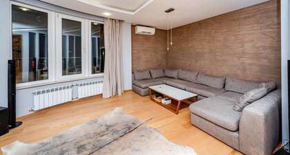 Sofia Luxury 3-bed Penthouse Apartment, Sleeps 6