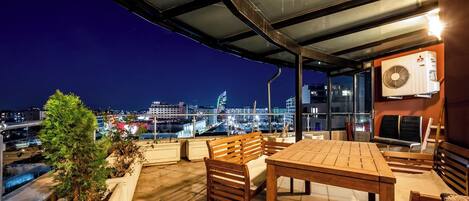 Apartment | Outdoor dining