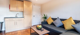 1bd Apt for 2-4. New Decor & Furnishings