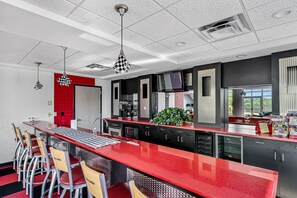 Dining - Stunning 2 bed condo across from BMS! (Bluff City)