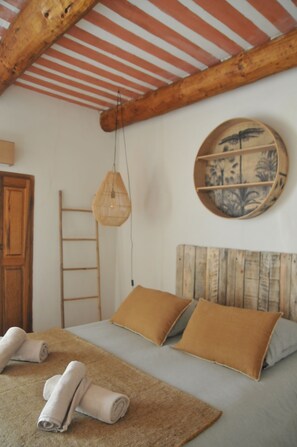 5 habitaciones, tabla de planchar con plancha y wifi gratis 