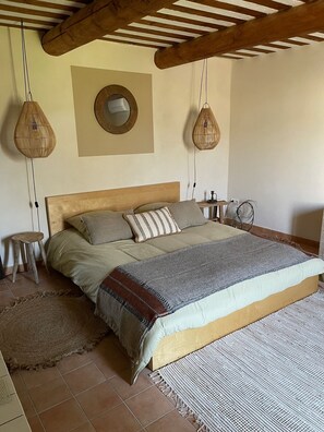 5 habitaciones, tabla de planchar con plancha y wifi gratis