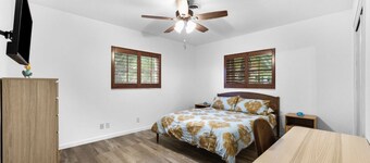 Family Pool House Minutes to Beach & Pier