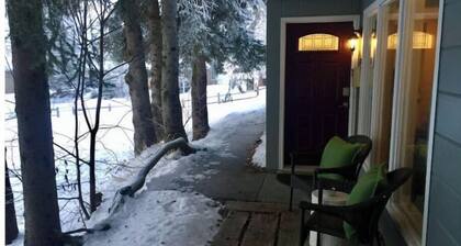 Bootlegger Bungalow - Downtown Anchorage