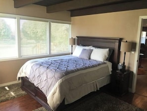 3 bedrooms, iron/ironing board, travel cot, free WiFi