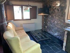 Interior detail - EL PAJAR DE ONDINA (Cudillero)