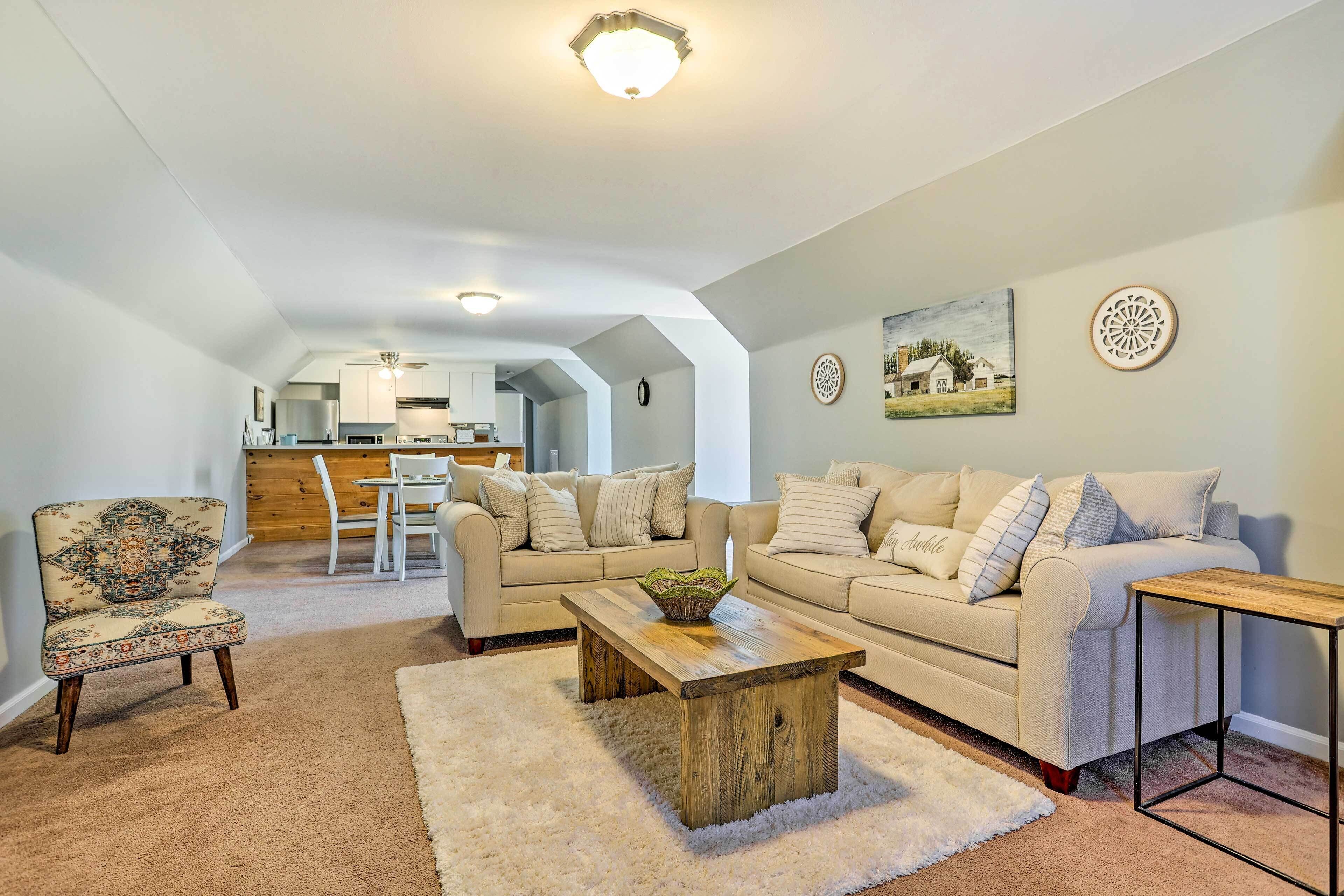 Farmhouse Vacation Rental ~ 21 Mi to Philly!