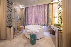 A modern bathroom with a freestanding bathtub, a glass shower enclosure, and a vanity with a mirror. - Rugao Wonderland Midi Hotel (RT Mart Wuyue Plaza Store) (Rugao)