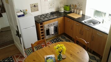 Basic House | 3 bedrooms, free WiFi, bed sheets