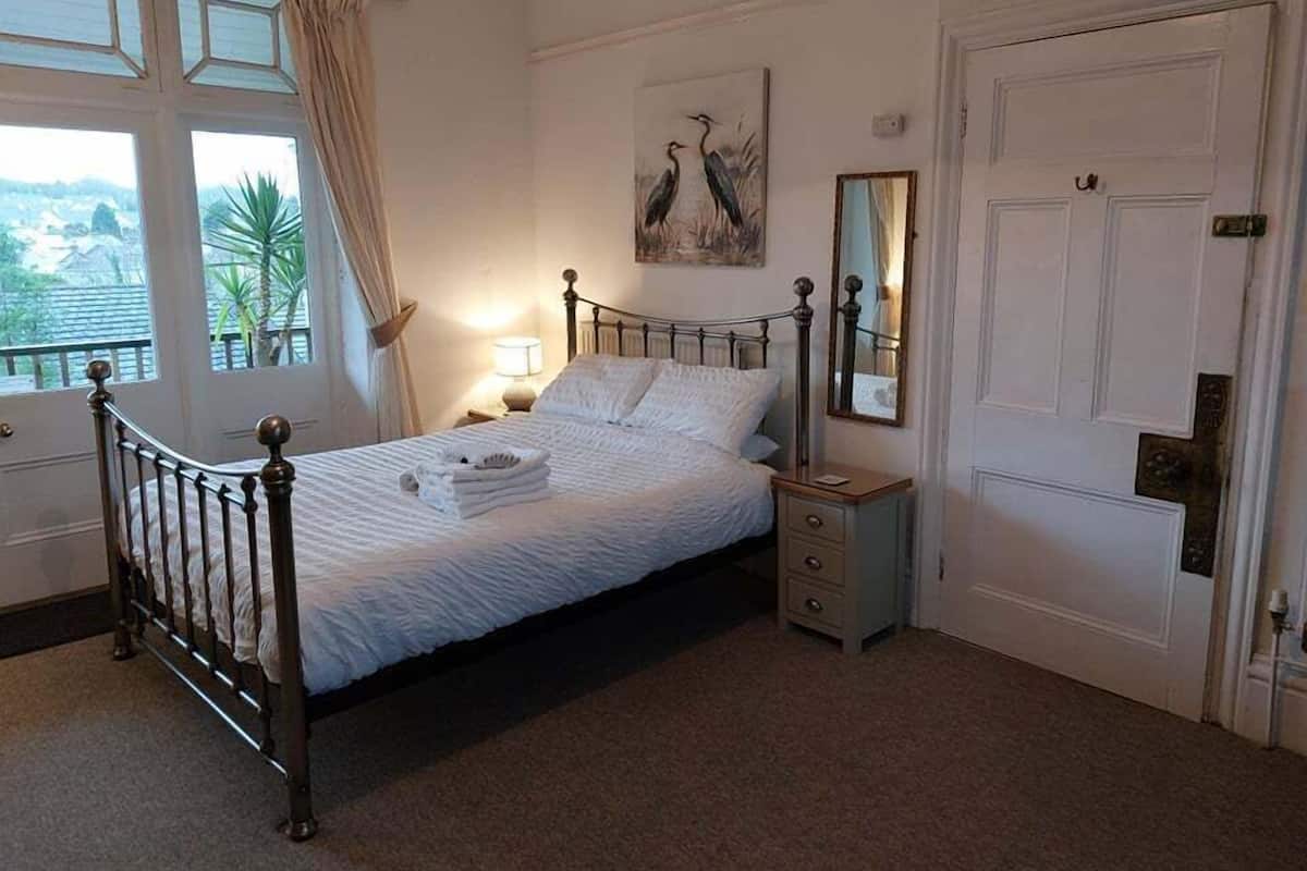 Basic Double Room, 1 King Bed | 3 bedrooms, free WiFi, bed sheets