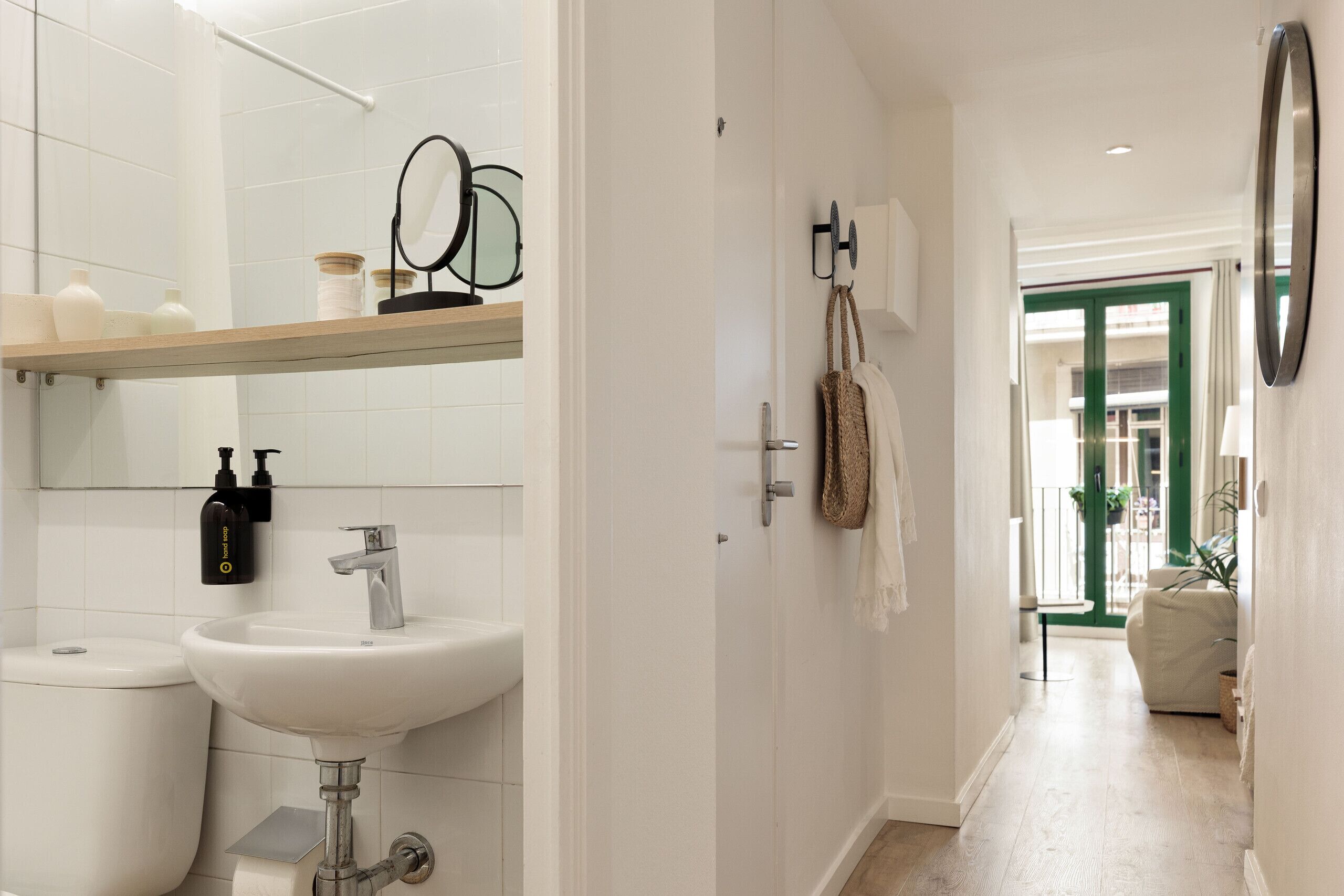 Een douche, een haardroger, handdoeken